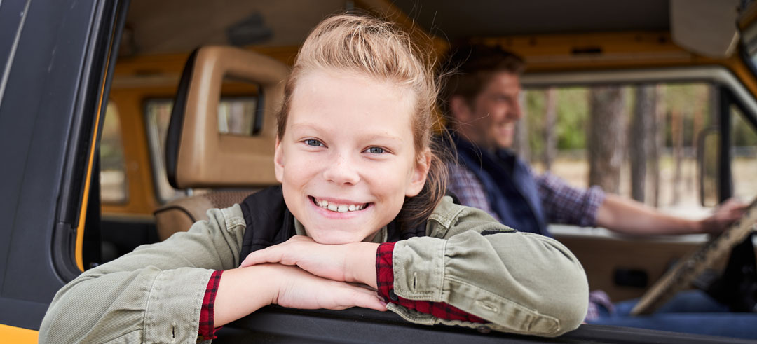 Cuándo puede un niño viajar sin sillita o alzador