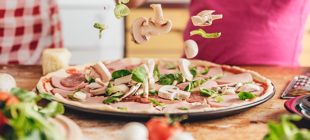 El truco para meter dos pizzas al horno a la vez en la misma