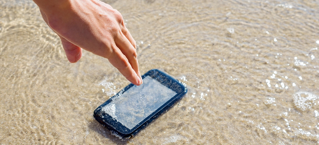 Dramas de verano: Móvil al agua