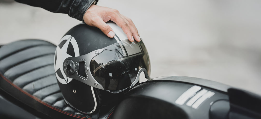 Partes de un casco de moto - blog Zurich Seguros